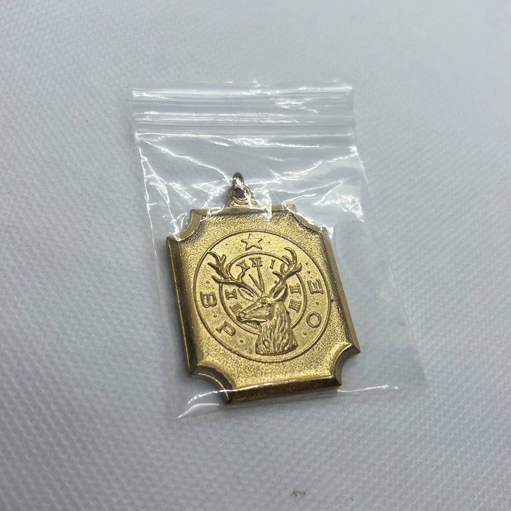 B. P. O. E. ELKS PENDANT MEDALLION CHARM GOLD TONE - Picture 8 of 9